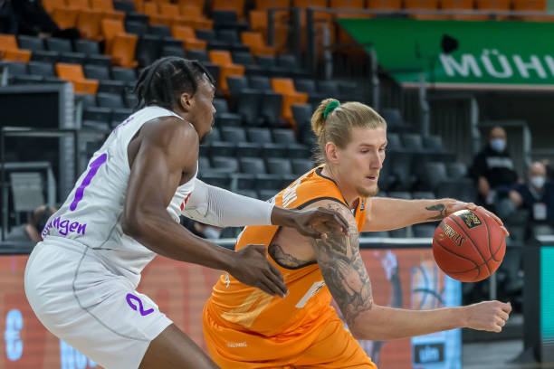 霍姆斯更多 霍姆斯更多